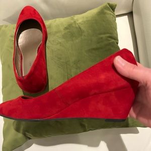 Red wedge shoes